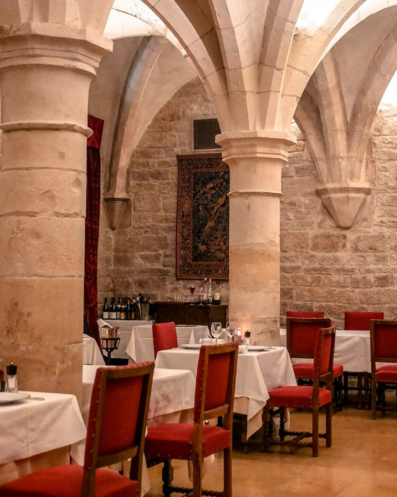 Hôtel Château de GillylesCiteaux restaurant le Clos prieur Framboise & Capucine