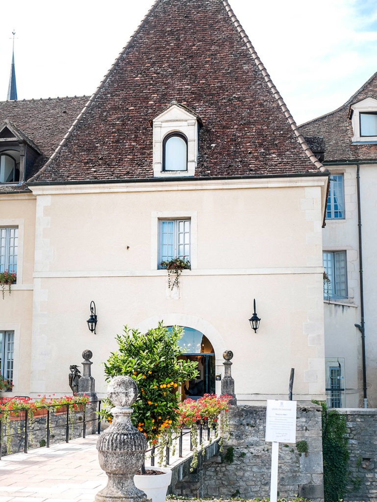 Hôtel Château de GillylesCiteaux restaurant le Clos prieur Framboise & Capucine