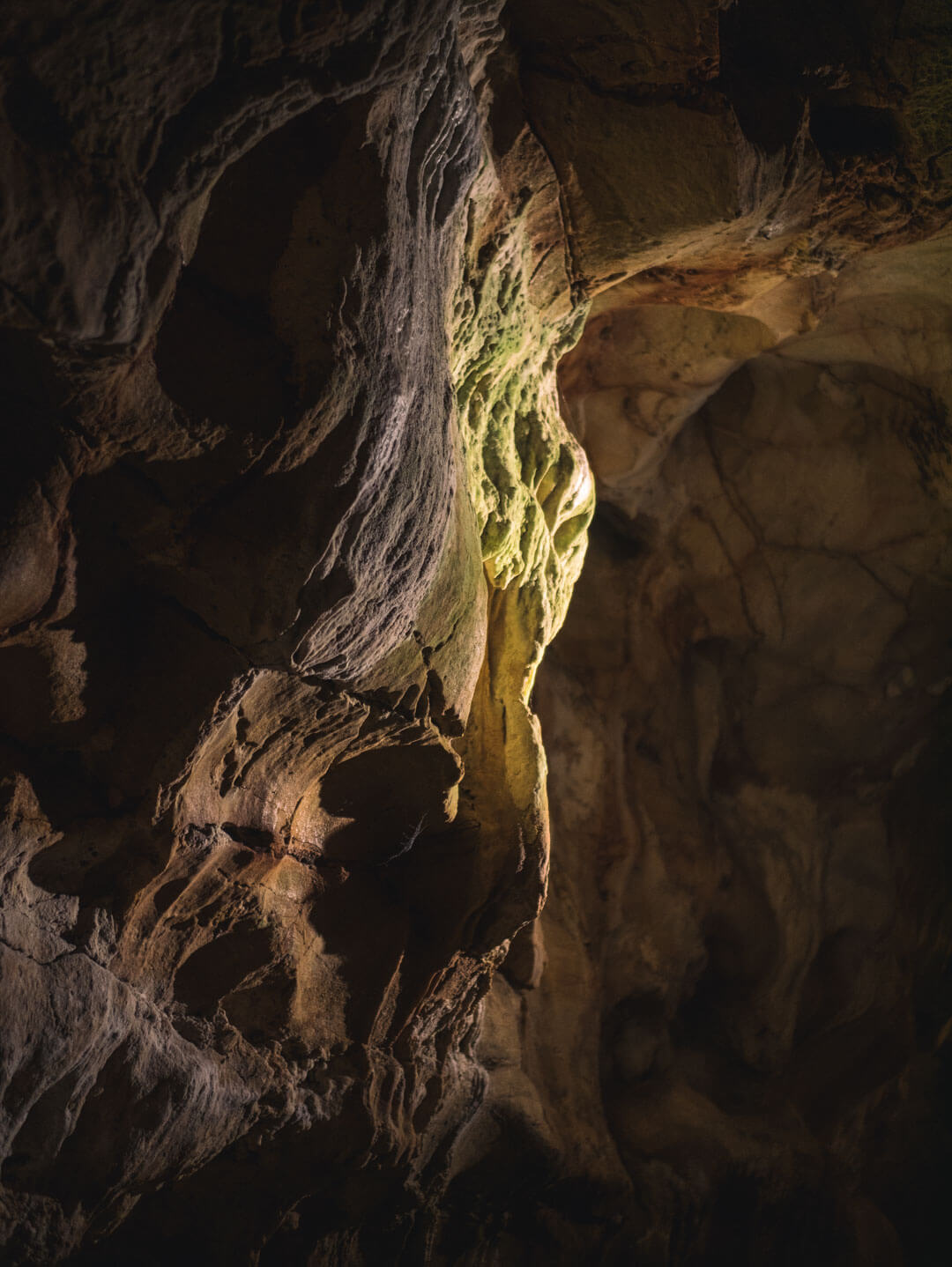 111 lieux en Bourgogne à ne pas manquer guide touristique grotte
